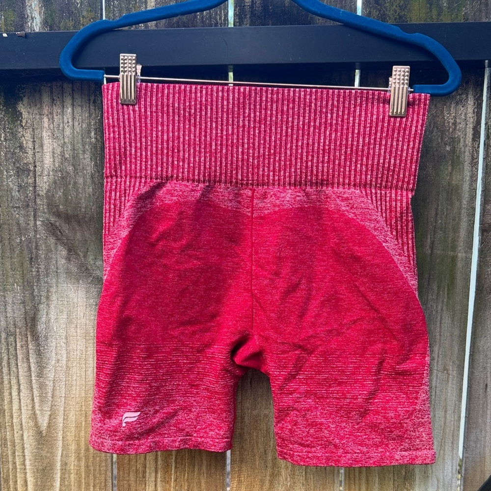 Fabletics Seamless Rib High-Waisted 6" Short & matching sports bra, size medium